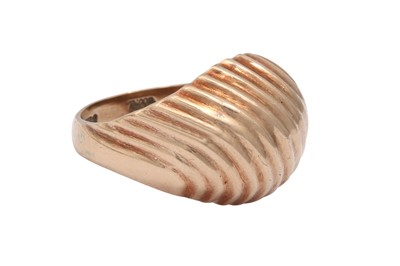 Lot 30 - A 9 CARAT GOLD RING
