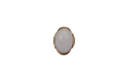 Lot 8 - A LAVANDER JADE RING