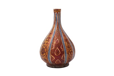 Lot 32 - AN ELEGANT SAFAVID COBALT BLUE AND RUBY COPPER LUSTRE-PAINTED POTTERY BOTTLE
