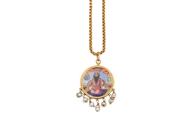 Lot 69 - A SMALL QAJAR POLYCHROME-ENAMELLED PAINTED PENDANT WITH FATH ALI SHAH QAJAR (R. 1797 - 1834)