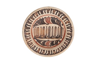 Lot 9 - A SMALL SAMANID EPIGRAPHIC POTTERY DISH