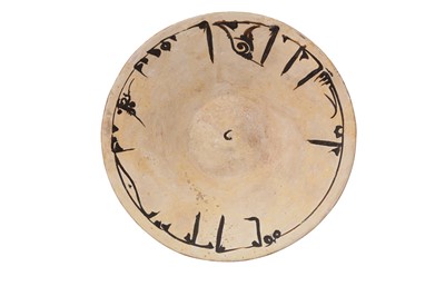 Lot 6 - A LARGE SAMANID EPIGRAPHIC POTTERY BOWL
