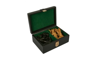 Lot 304 - A STAUNTON PATTERN WEIGHTED CHESS SET OF LARGE PROPORTIONS, LATE 20TH CENTURY