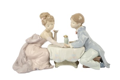 Lot 375 - A LLADRO FIGURE GROUP, A LITTLE ROMANCE