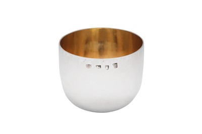Lot 482 - A George III sterling silver tumbler cup, London 1766 by John Payne