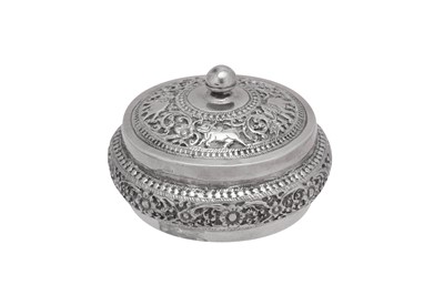Lot 95 - An early 20th century Ceylonese (Sri Lankan) silver small box, Kandy circa 1930