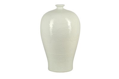 Lot 576 - A LARGE CHINESE WHITE GLAZED MEIPING VASE