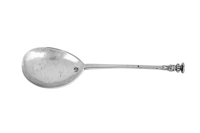 Lot 323 - A James I provincial West Country Cornish silver seal top spoon, Truro circa 1620 by John Parnell (1582-1666)