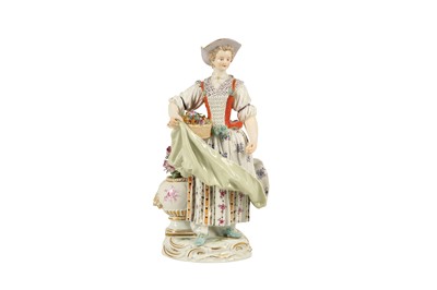 Lot 334 - A MEISSEN PORCELAIN FIGURE OF A  FLOWER SELLER,19TH CENTURY