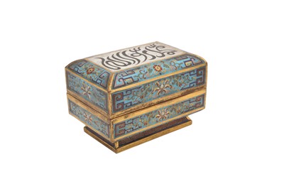 Lot 237 - A CLOISONNÉ ENAMEL GILT COPPER LIDDED BOX WITH SINI SCRIPT FOR THE ISLAMIC EXPORT MARKET
