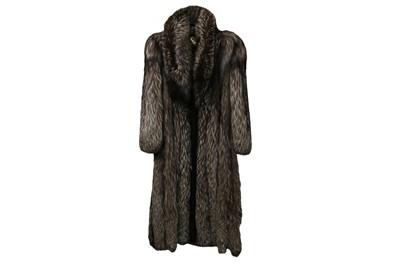 Lot 316 - A LADYS FULL LENGTH SILVER FOX FUR COAT