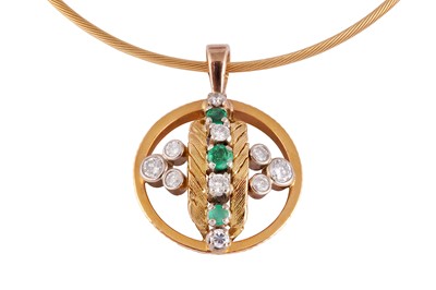 Lot 113 - An emerald and diamond pendant