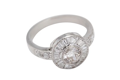 Lot 49 - A diamond cluster ring