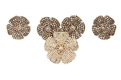 Lot 4 - A FLOWER BROOCH AND EARCLIP SUITE BY MIRIAM HASKELL