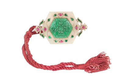 Lot 533 - A CARVED JADE BAZUBAND (ARM BRACELET)