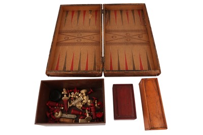 Lot 303 - A  'WASHINGTON' STYLE TURNED IVORY CHESS SET, EARLY 19TH CENTURY