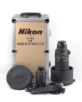Lot 394 - Nikon ED AF Nikkor 300mm f2.8 Auto Focus Telephoto Lens & Converter