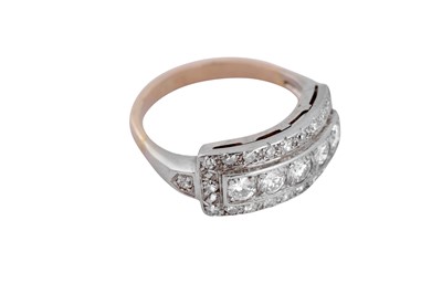 Lot 66 - A diamond dress ring