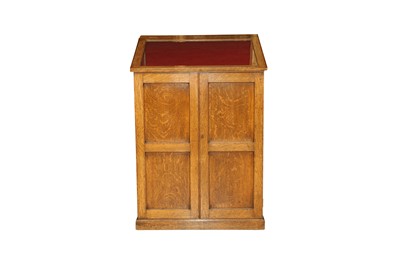 Lot 86 - AN OAK MUSEUM DISPLAY CABINET/COLLECTORS CABINET, LATE 19TH CENTURY