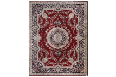 Lot 401 - A FINE PERSIAN STYLE CARPET