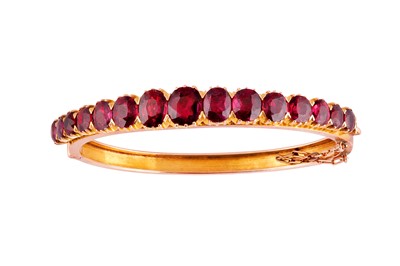 Lot 29 - A ruby bangle