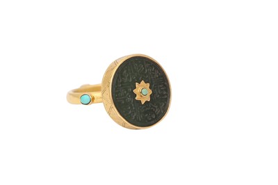Lot 536 - A JADE INTAGLIO SEAL SET INTO A MODERN GOLD RING SHANK