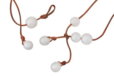 Lot 146 - A cultured pearl bracelet and necklace
