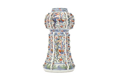 Lot 657 - A CHINESE WUCAI 'DRAGON AND PHOENIX' VASE, GU.