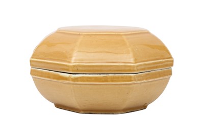Lot 610 - A CHINESE CAFE-AU-LAIT GLAZED OCTAGONAL BOX AND COVER