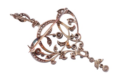 Lot 8 - A diamond brooch/pendant