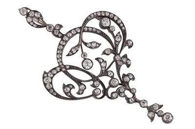 Lot 8 - A diamond brooch/pendant