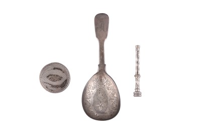 Lot 123 - A GEORGE III STERLING SILVER PATCH BOX, BIRMINGHAM 1789 BY SAMUEL PEMBERTON