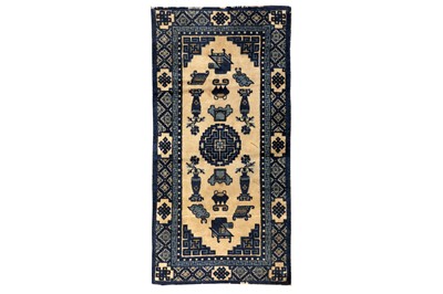 Lot 18 - A FINE CHINESE RUG