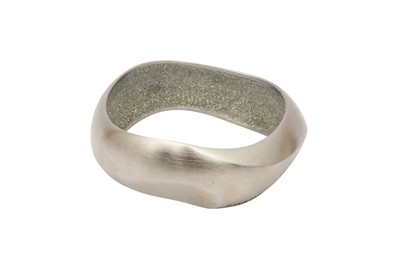Lot 581 - Chanel Logo Geometric Bangle