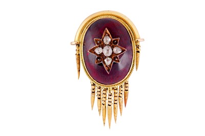 Lot 21 - A garnet and diamond mourning brooch