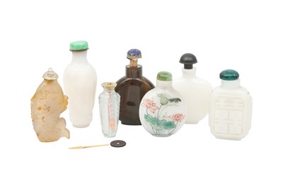 Lot 347 - SEVEN CHINESE HARDSTONE AND GLASS SNUFF BOTTLES AND FIVE STOPPERS.