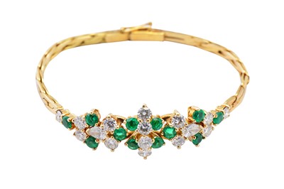 Lot 112 - An emerald and diamond bracelet