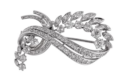 Lot 86 - A diamond brooch