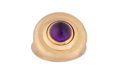 Lot 153 - Tabbah l A 'beret' amethyst ring