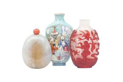 Lot 346 - THREE CHINESE SNUFF BOTTLES.