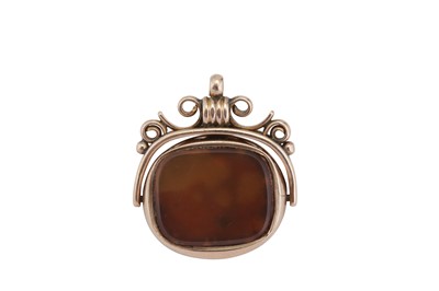 Lot 15 - AN AGATE FOB PENDANT