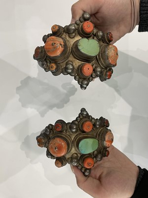 Lot 829 - A LARGE GROUP OF TIBETAN JEWELLERY AND METALWORK.