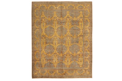 Lot 32 - A FINE ARTS & CRAFTS DESIGN CARPET