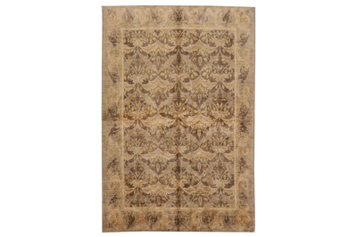 Lot 75 - A FINE ARTS & CRAFTS DESIGN CARPET
