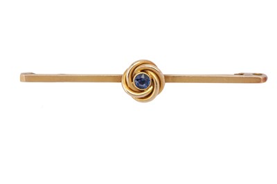 Lot 77 - A sapphire bar brooch