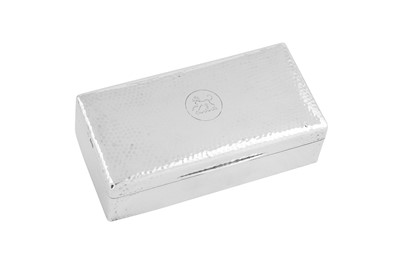 Lot 56 - An Edwardian sterling silver cigarette box, London 1908 by Joseph Braham