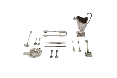 Lot 117 - A MIXED GROUP INCLUDING A PAIR OF GEORGE III SCOTTISH PROVINCIAL SILVER SUGAR TONGS,  PERTH CIRCA 1810 BY WILLIAM RITCHIE (ACTIVE 1796-1814)