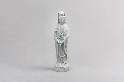 Lot 31 - A CHINESE BLANC-DE-CHINE FIGURE OF GUANYIN.