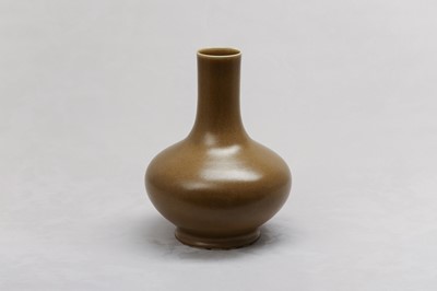 Lot 23 - A CHINESE TEA DUST-GLAZED VASE.