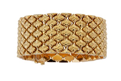 Lot 178 - A fancy-link bracelet